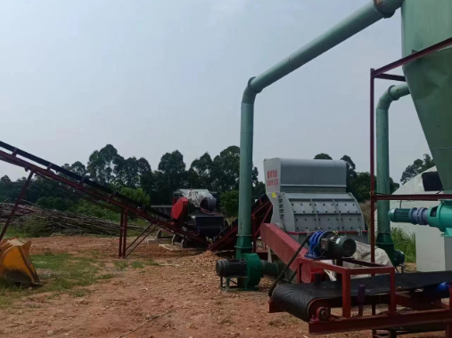 木材粉碎機設(shè)備機器.png